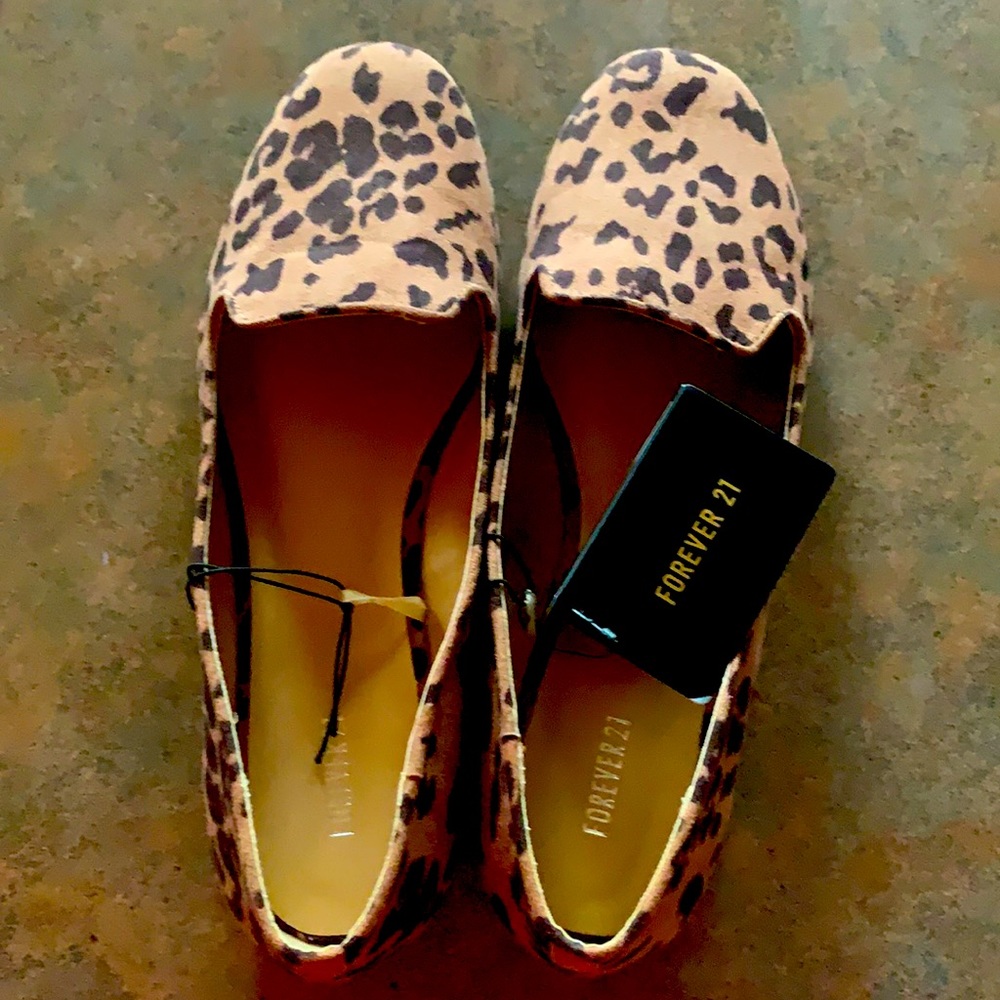 Brand new cheetah print flats. Size 7 never worn still has the tags